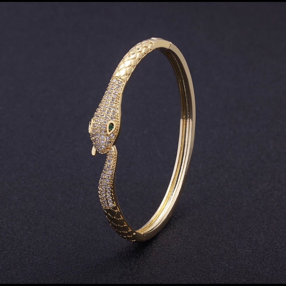 ✨micro paved serpent bracelet✨